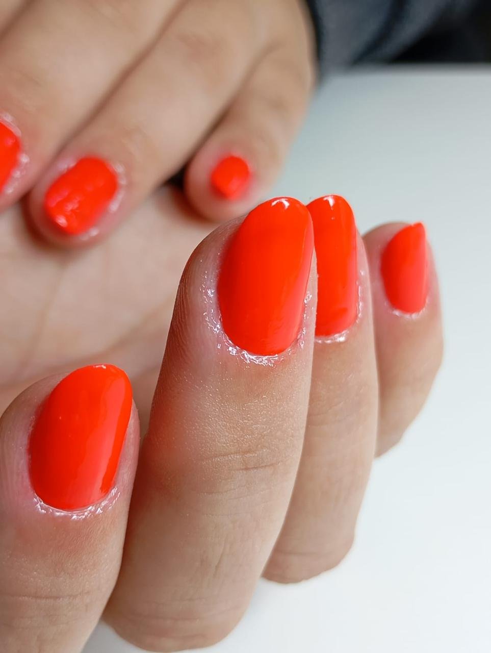 Manicure - esmaltação nas unhas da mão