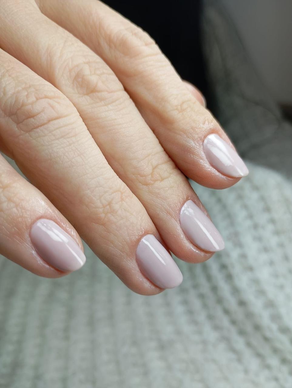 Manicure - esmaltação nas unhas da mão